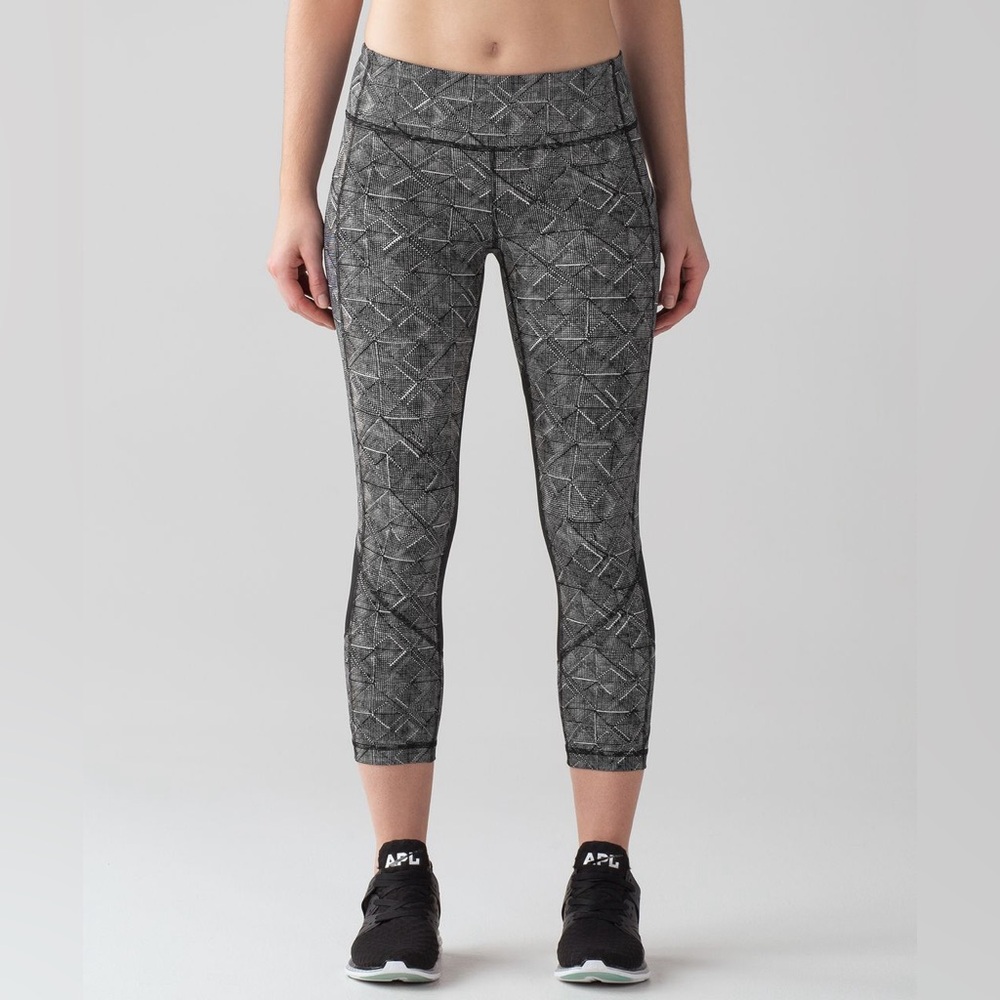 Lululemon Pace Rival Crop White Black Legging with Pockets sz 8 Athleisure Yoga